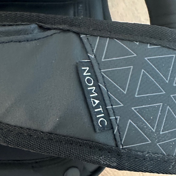 Nomatic Black Men's Travel Pack Backpack 20L Tech Techie Carry-On - Picture 9 of 10